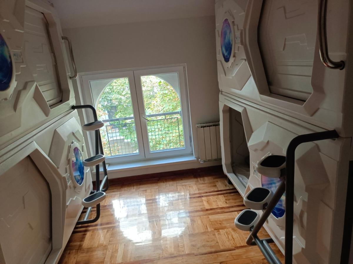 בלגרד Panda Victor Space Capsule Hostel-Neo Nomad מראה חיצוני תמונה