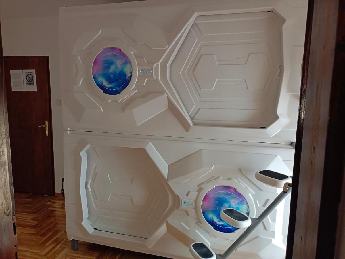 בלגרד Panda Victor Space Capsule Hostel-Neo Nomad מראה חיצוני תמונה